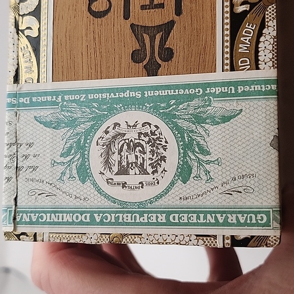 Arturo Fuente Curly Head Square Wooden Cigar Box - Picture 7 of 9